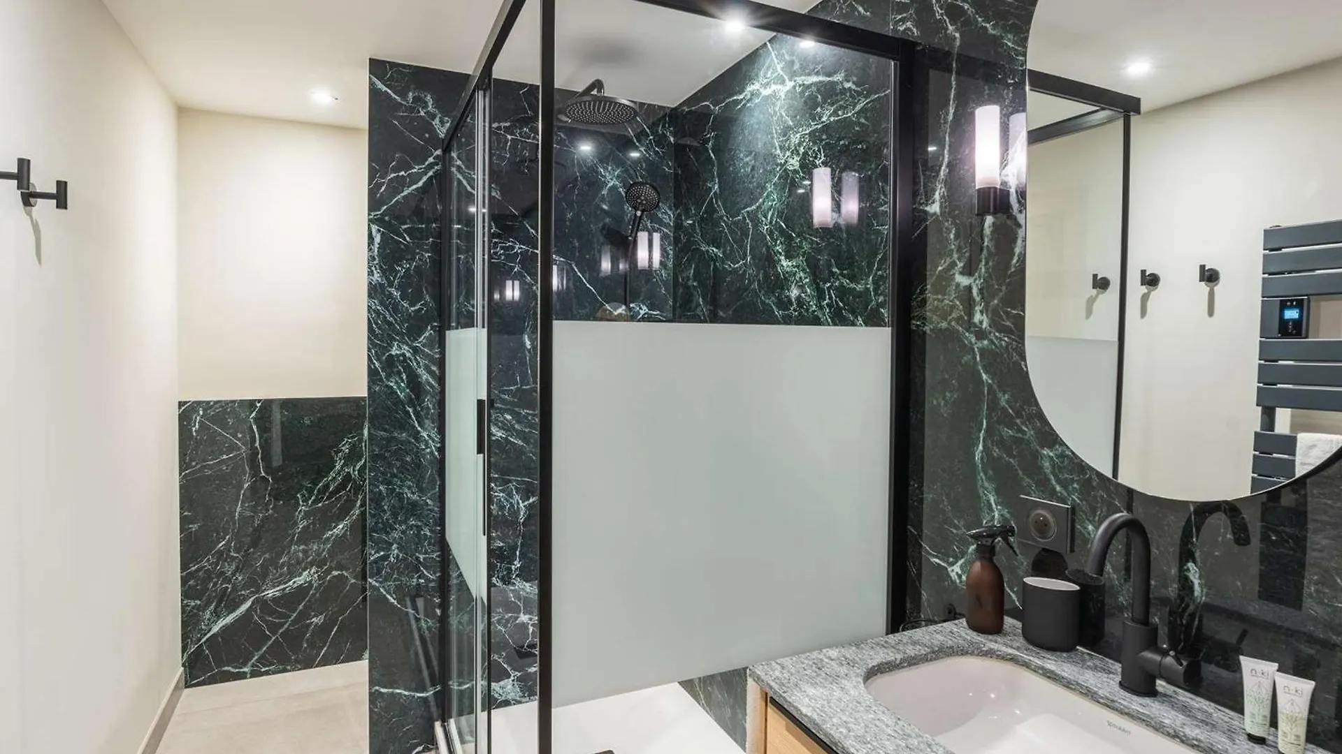 Superbe Appartement Skis Aux Pieds Avec Cheminee Et Parking A Meribel - Fr-1-180-629 Les Allues