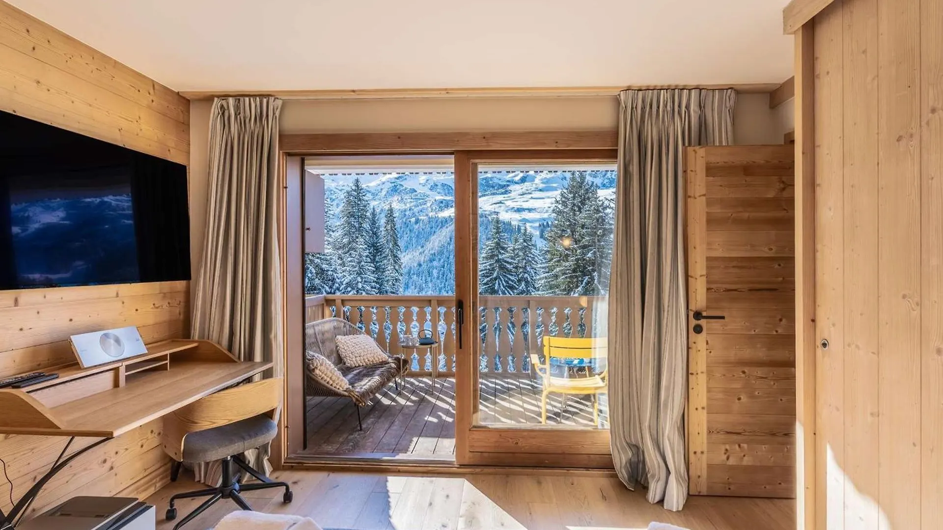 Superbe Appartement Skis Aux Pieds Avec Cheminee Et Parking A Meribel - Fr-1-180-629 Les Allues 0*,  Frankrig