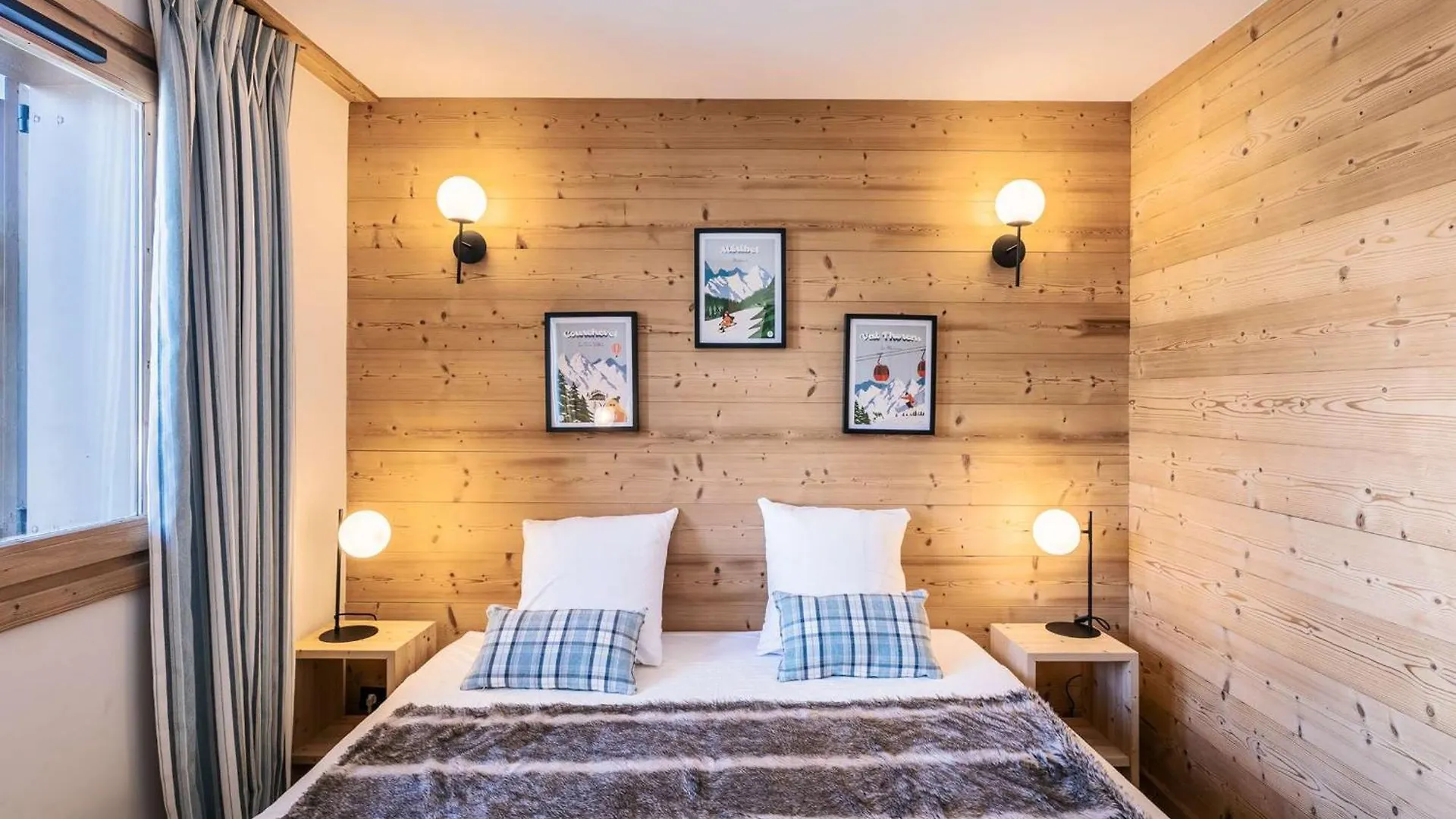 Superbe Appartement Skis Aux Pieds Avec Cheminee Et Parking A Meribel - Fr-1-180-629 Les Allues